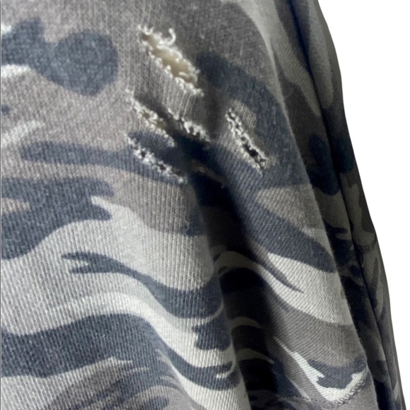Rue + Distressed Camouflage Sweatshirt 1X Gray Black Crew Neck Long Sleeves - Picture 3 of 16